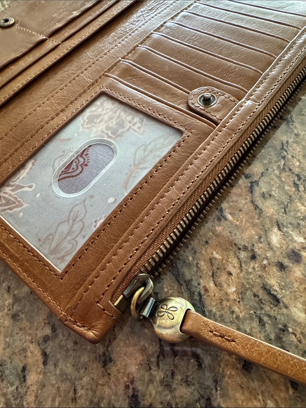 HOBO wallet… EUC - Picture 8 of 8